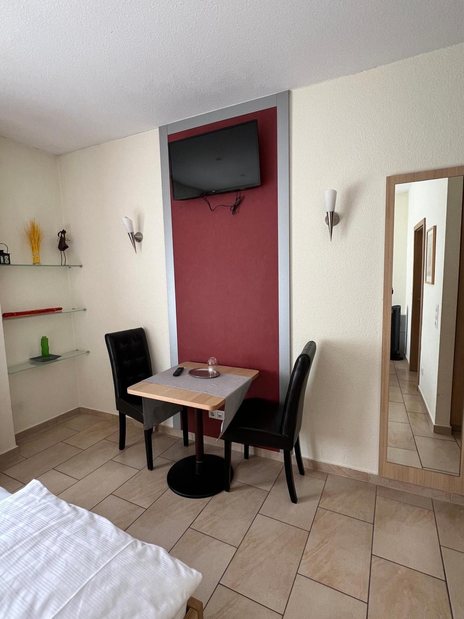 Hotel Pfaelzer Hof Enkenbach-Alsenborn Esterno foto