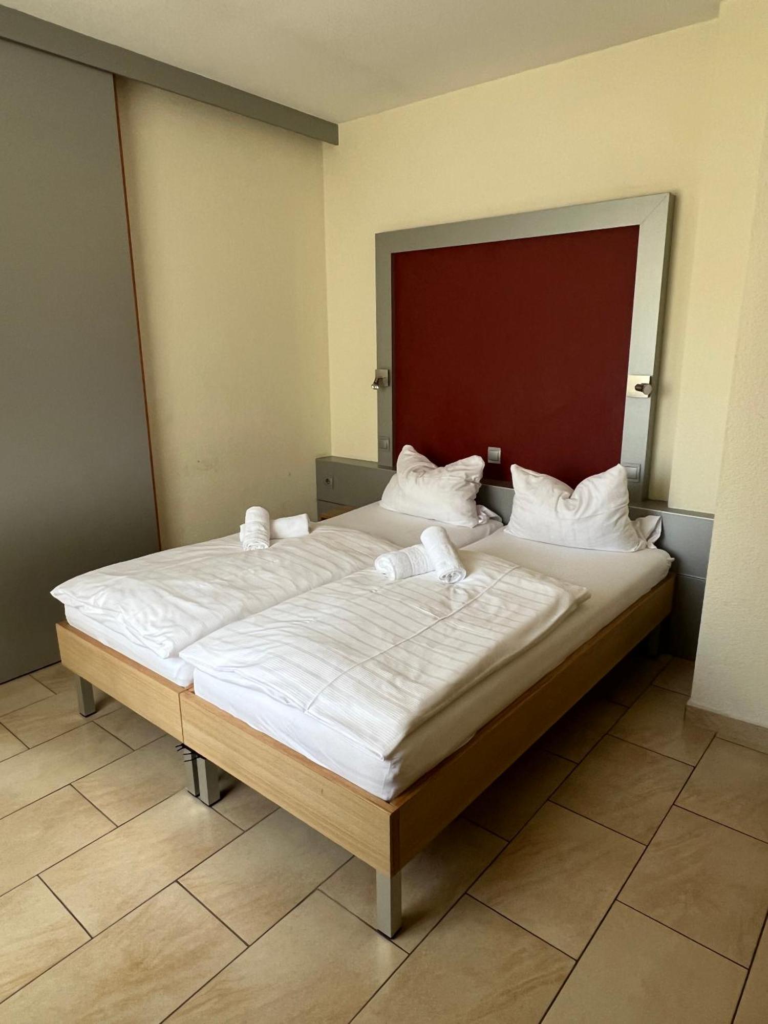 Hotel Pfaelzer Hof Enkenbach-Alsenborn Esterno foto