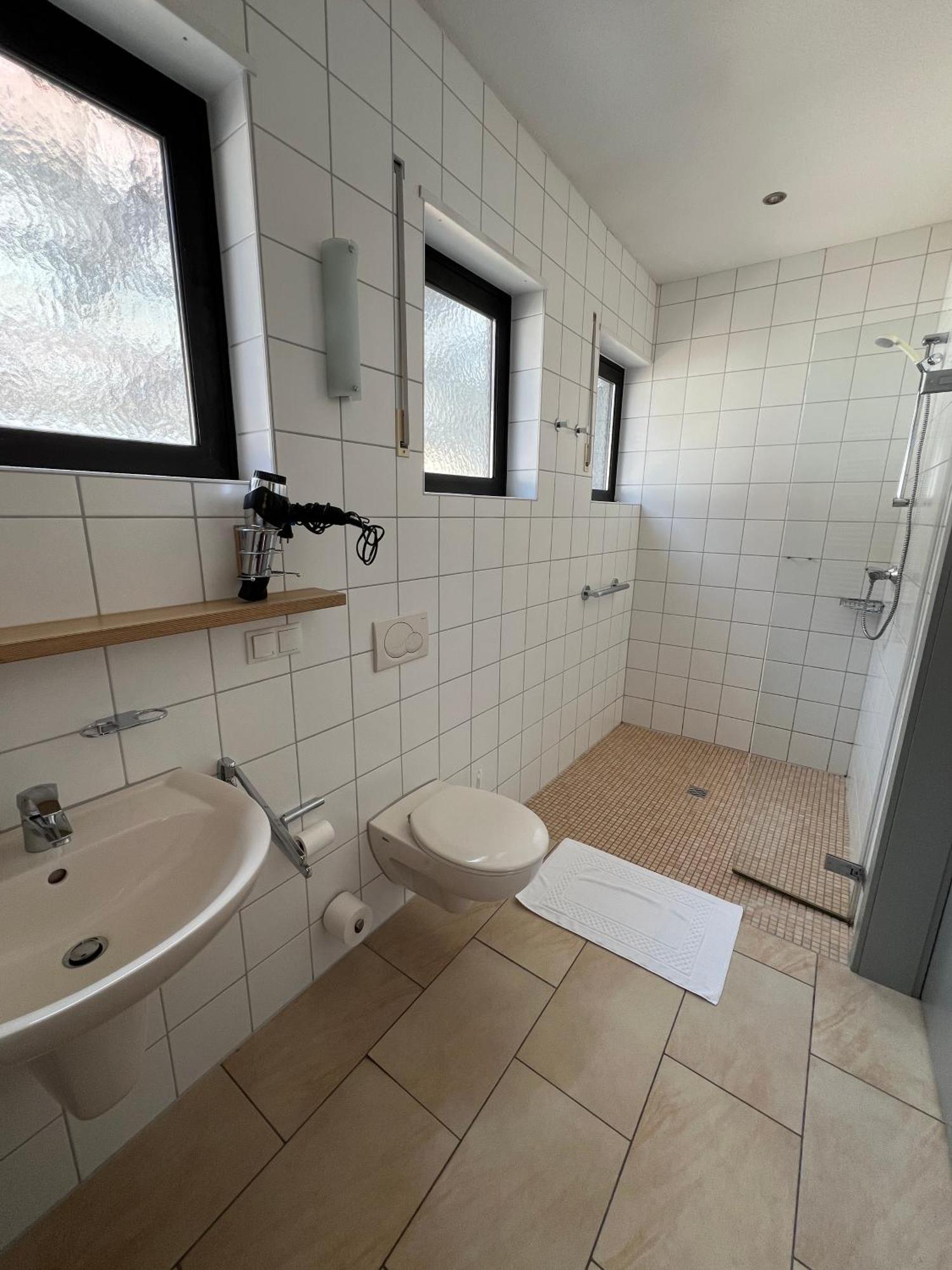 Hotel Pfaelzer Hof Enkenbach-Alsenborn Esterno foto