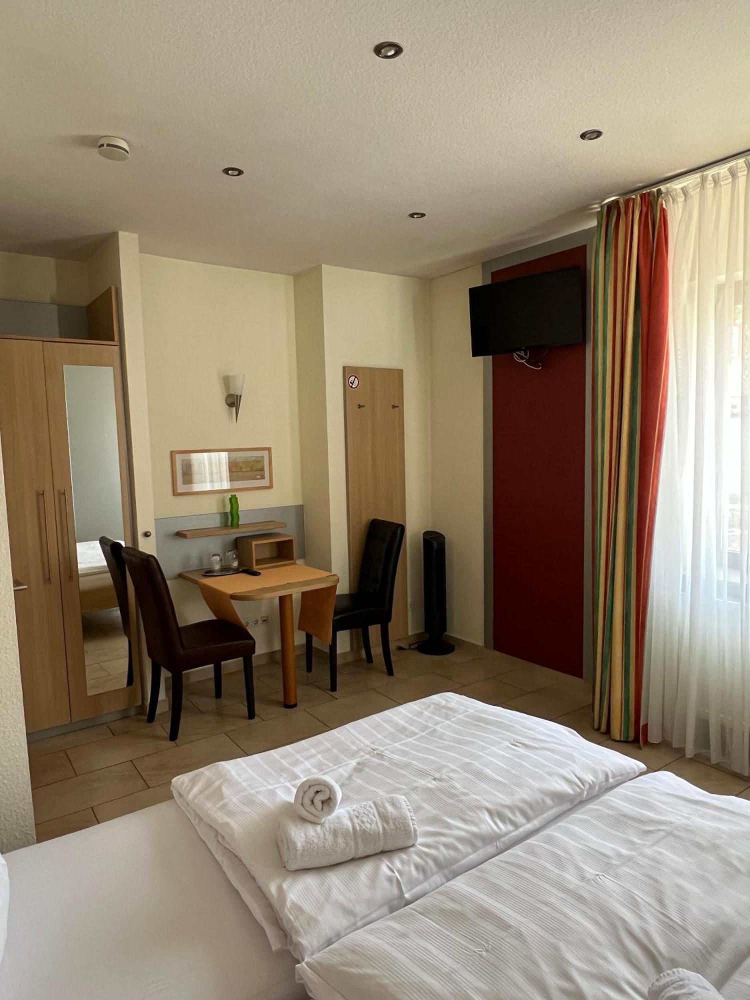 Hotel Pfaelzer Hof Enkenbach-Alsenborn Esterno foto