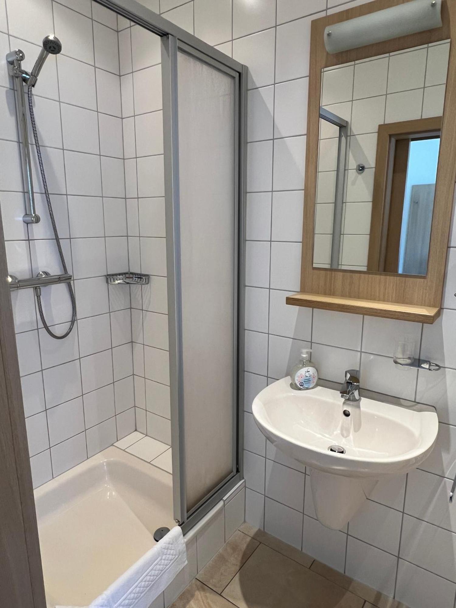 Hotel Pfaelzer Hof Enkenbach-Alsenborn Esterno foto