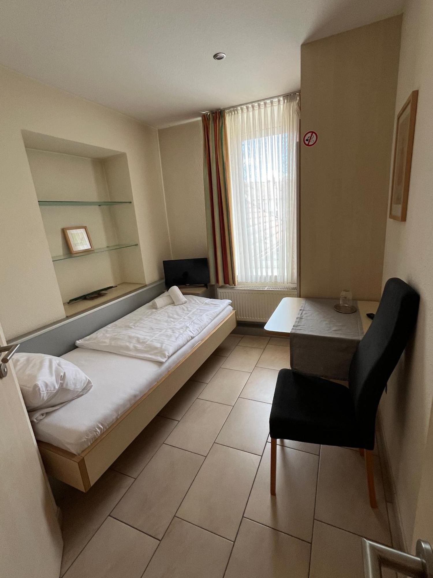 Hotel Pfaelzer Hof Enkenbach-Alsenborn Esterno foto