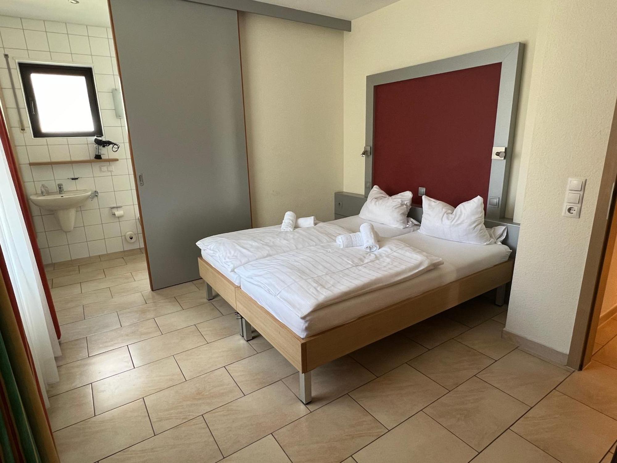 Hotel Pfaelzer Hof Enkenbach-Alsenborn Esterno foto
