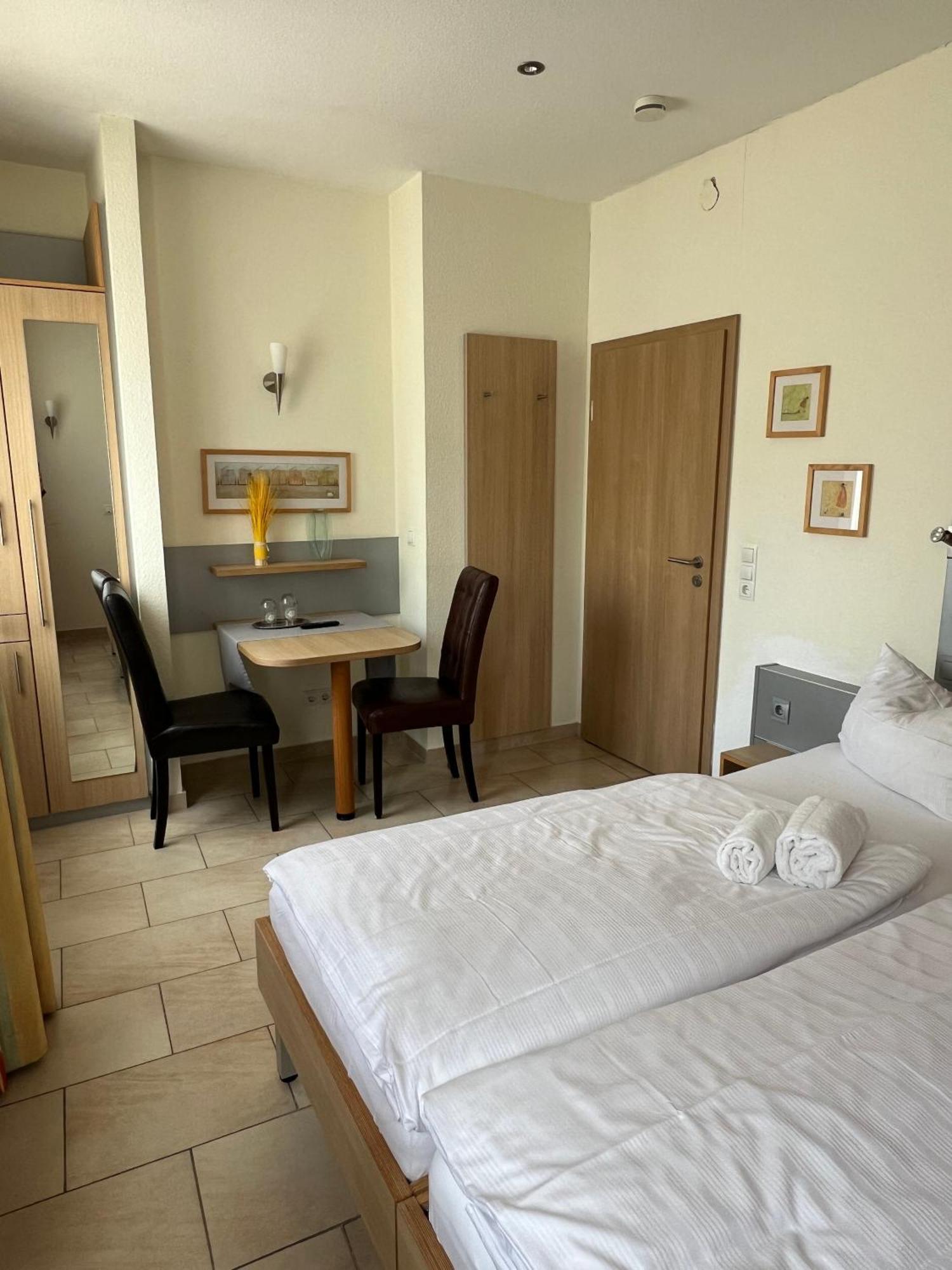 Hotel Pfaelzer Hof Enkenbach-Alsenborn Esterno foto